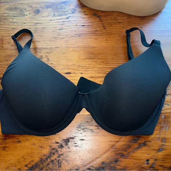 SKIMS Black Bra - Picture 6 of 11